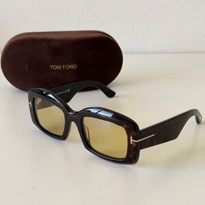 New Tom Ford Venetian FT1218 52E Sunglasses Yellow Photochromic Lenses Authentic